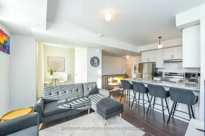 30 Halliford Place 215, Brampton, On L6p 4r1