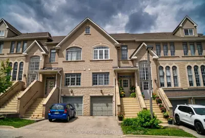 Condo Townhouse in Mississauga