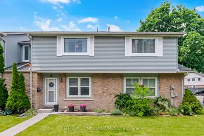 Condo Townhouse in Mississauga