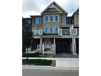 Att/Row/Townhouse in Oakville