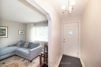 24 Battersea Crescent, Toronto, On M6l 1g8