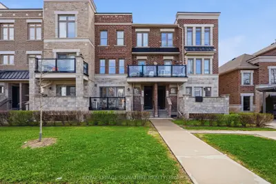 Condo Townhouse in Toronto