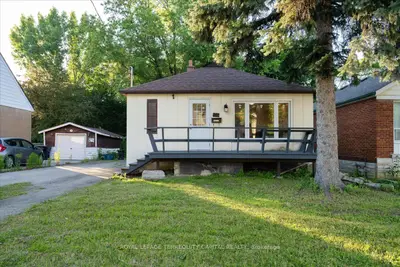 175 Clearbrooke Circle, Toronto, On M9w 2g2