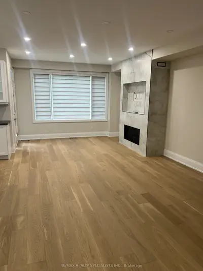1088 Casson Avenue, Mississauga, On L5e 1h6