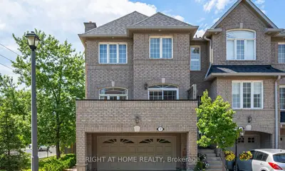 Condo Townhouse in Mississauga