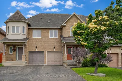 Att/Row/Townhouse in Mississauga