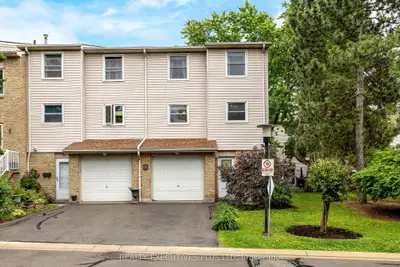 Condo Townhouse in Mississauga