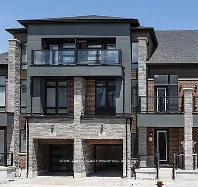 Att/Row/Townhouse in Oakville