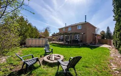 16 Cox Crescent, Brampton, On L6x 3h1