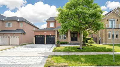 Detached in Oakville