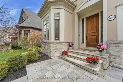 1722 The Pines, Mississauga, On, L5j 4v5