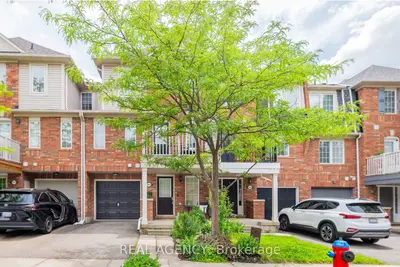 Att/Row/Townhouse in Oakville