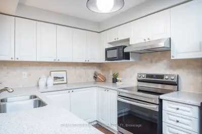 Att/Row/Townhouse in Milton