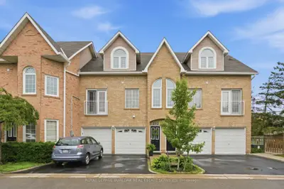 Condo Townhouse in Burlington