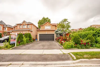 31 COLLEYVILLE Street, Brampton, ON L7A 1G8