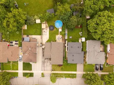Detached in Burlington