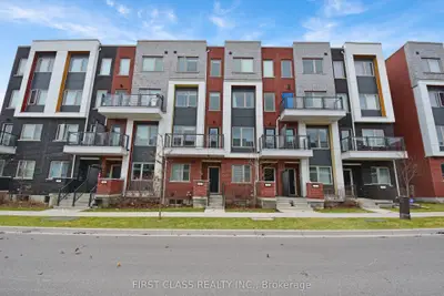 Att/Row/Townhouse in Toronto