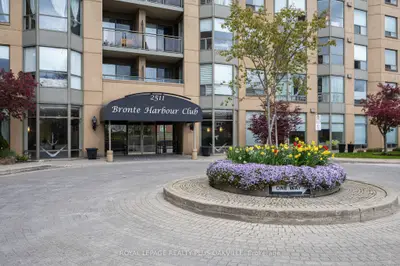 Condo Apartment in Oakville