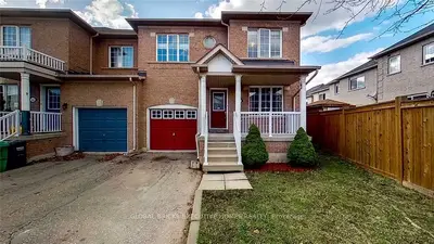 Att/Row/Townhouse in Brampton