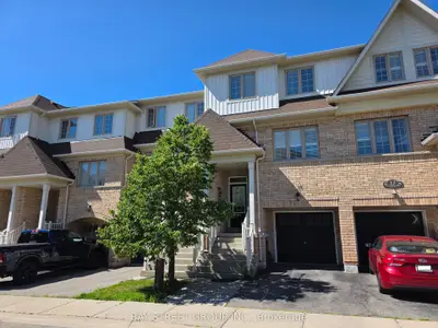 Att/Row/Townhouse in Oakville