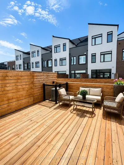 10 Lou Parsons Way 3, Mississauga, On L5h 0b2