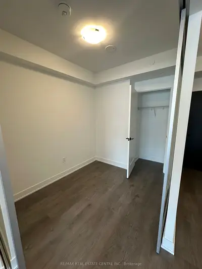 Common Element Condo in Oakville