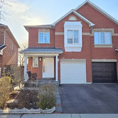 Att/Row/Townhouse in Toronto