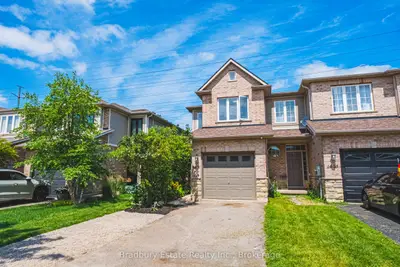 Att/Row/Townhouse in Burlington
