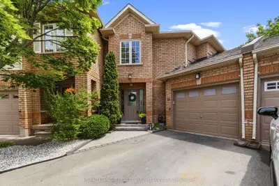 Condo Townhouse in Oakville