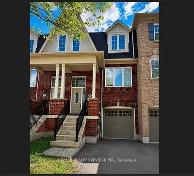 Att/Row/Townhouse in Brampton