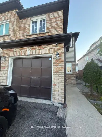 Att/Row/Townhouse in Brampton