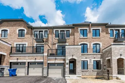 Att/Row/Townhouse in Brampton