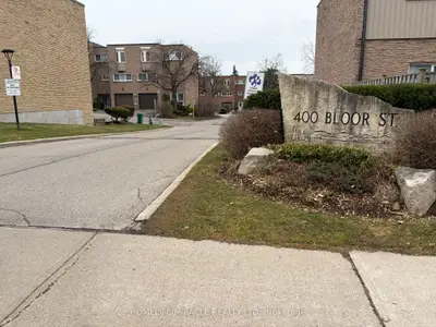 Condo Townhouse in Mississauga