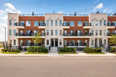 39 John Perkins Bull Drive 22, Toronto, On M3k 0c3