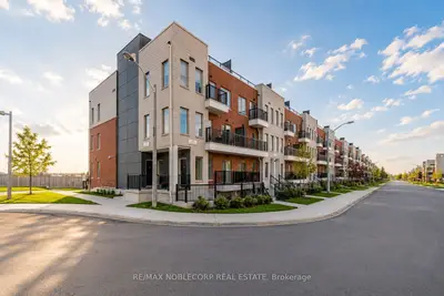 39 John Perkins Bull Drive 22, Toronto, On M3k 0c3