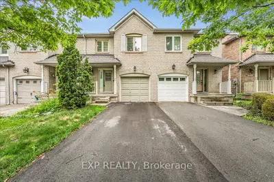 Att/Row/Townhouse in Oakville