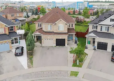 Semi-Detached in Brampton