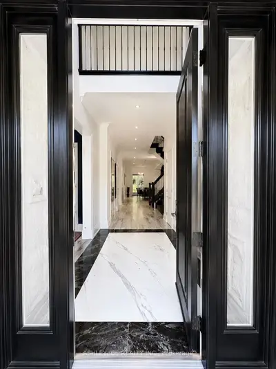 2588 Sharon Crescent, Mississauga, On L5c 1y8
