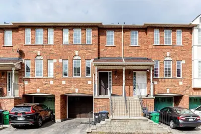 Condo Townhouse in Mississauga