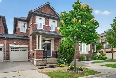 Att/Row/Townhouse in Oakville