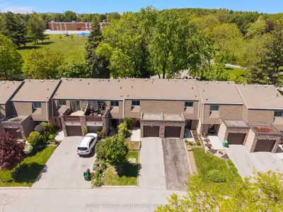 Condo Townhouse in Mississauga