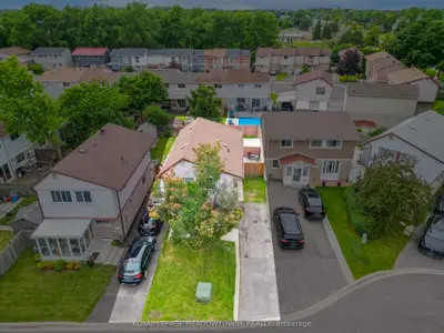 9 Hardcastle Court, Brampton, On L6s 2b2