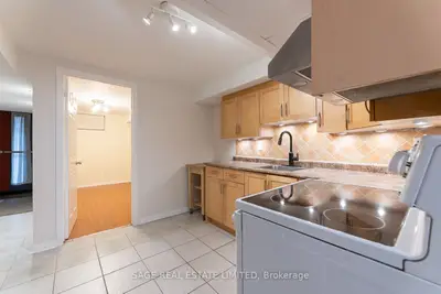 Att/Row/Townhouse in Toronto
