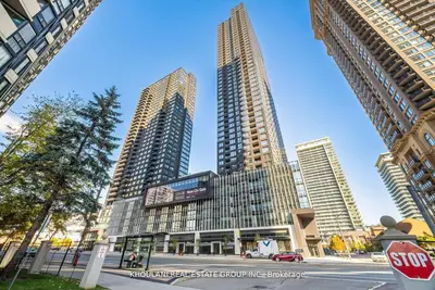 Common Element Condo in Mississauga