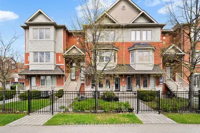 Condo Townhouse in Mississauga
