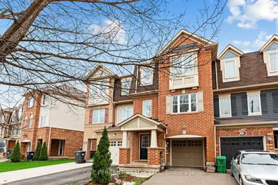 Att/Row/Townhouse in Brampton
