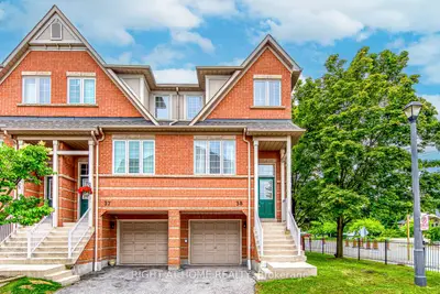 Condo Townhouse in Mississauga
