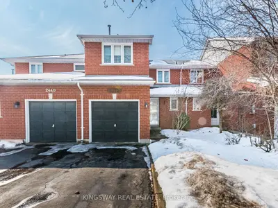 Att/Row/Townhouse in Oakville