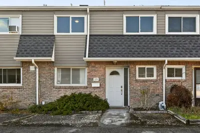 Condo Townhouse in Burlington