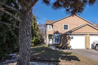 Condo Townhouse in Burlington
